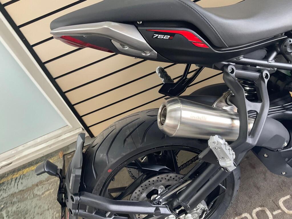 New Benelli 752 S Naked