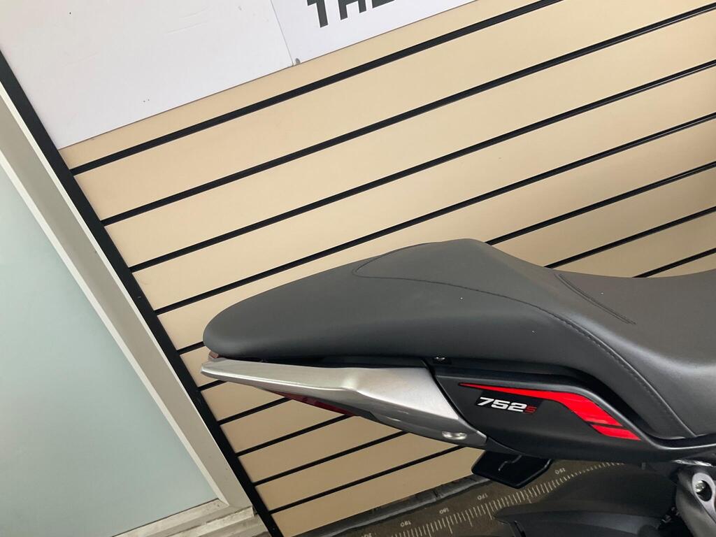 New Benelli 752 S Naked