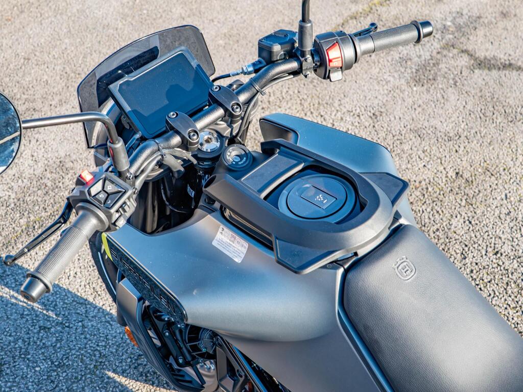 Used Husqvarna Svartpilen 125 Naked