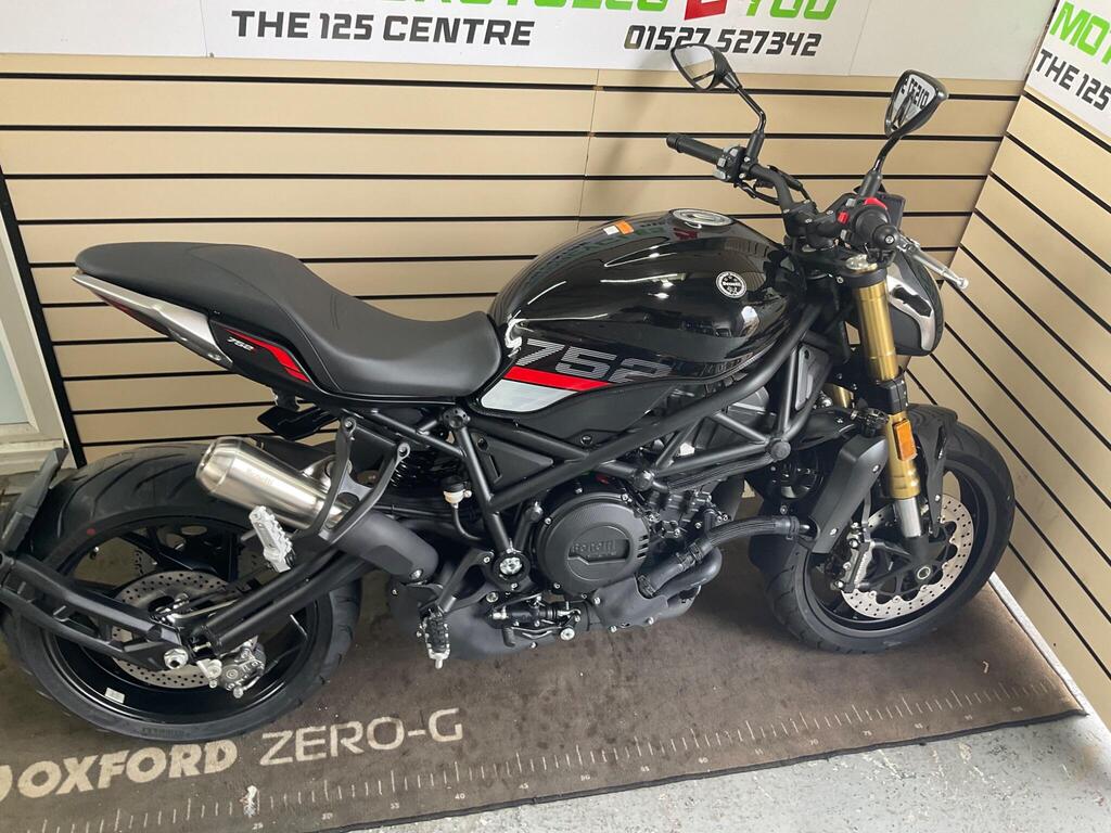 New Benelli 752 S Naked