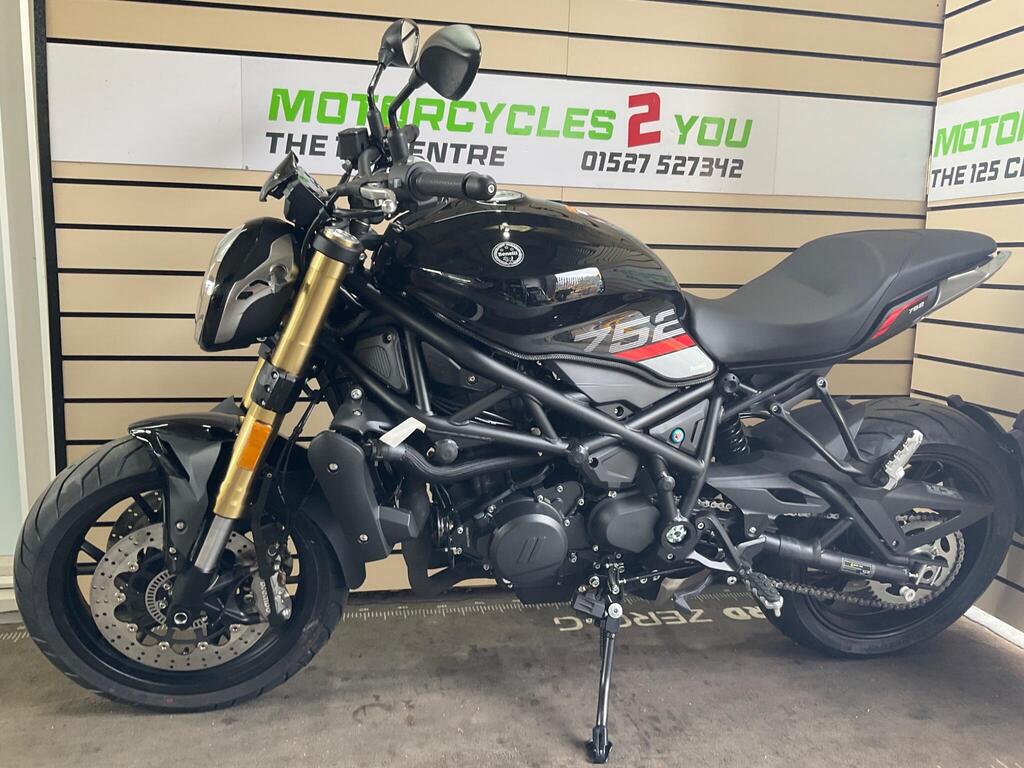 New Benelli 752 S Naked